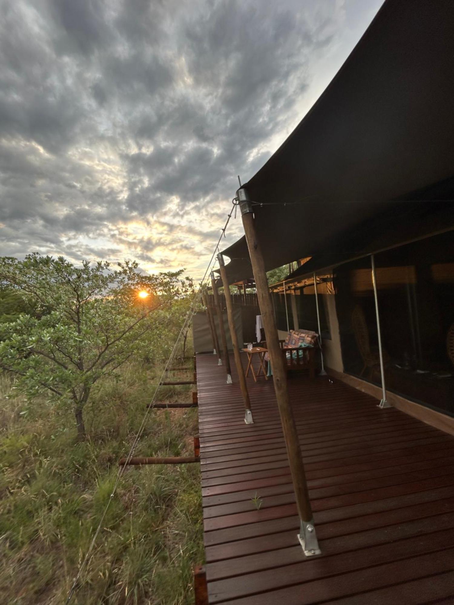 Out In Africa Wildlife Lodge 해먼스크랄 외부 사진