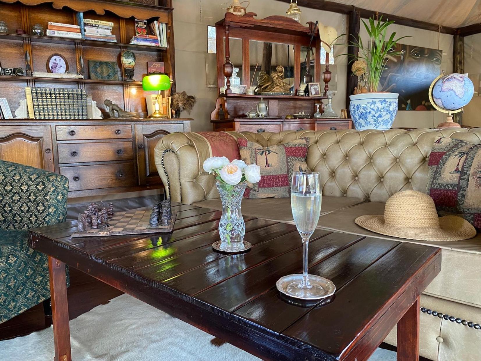 Out In Africa Wildlife Lodge 해먼스크랄 외부 사진